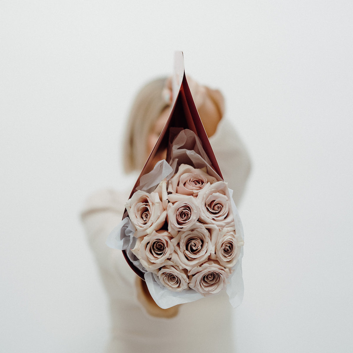 Rose Bouquet, Carrier