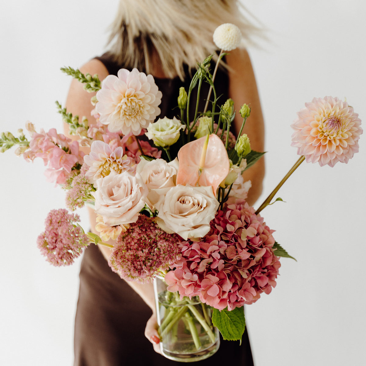 Luxe Floral Bouquet In Vase + J'aime Les Classic Macarons